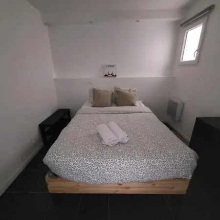 Confort & Serenite - Parking アパート *