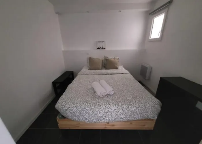 Confort & Serenite - Parking アパート *